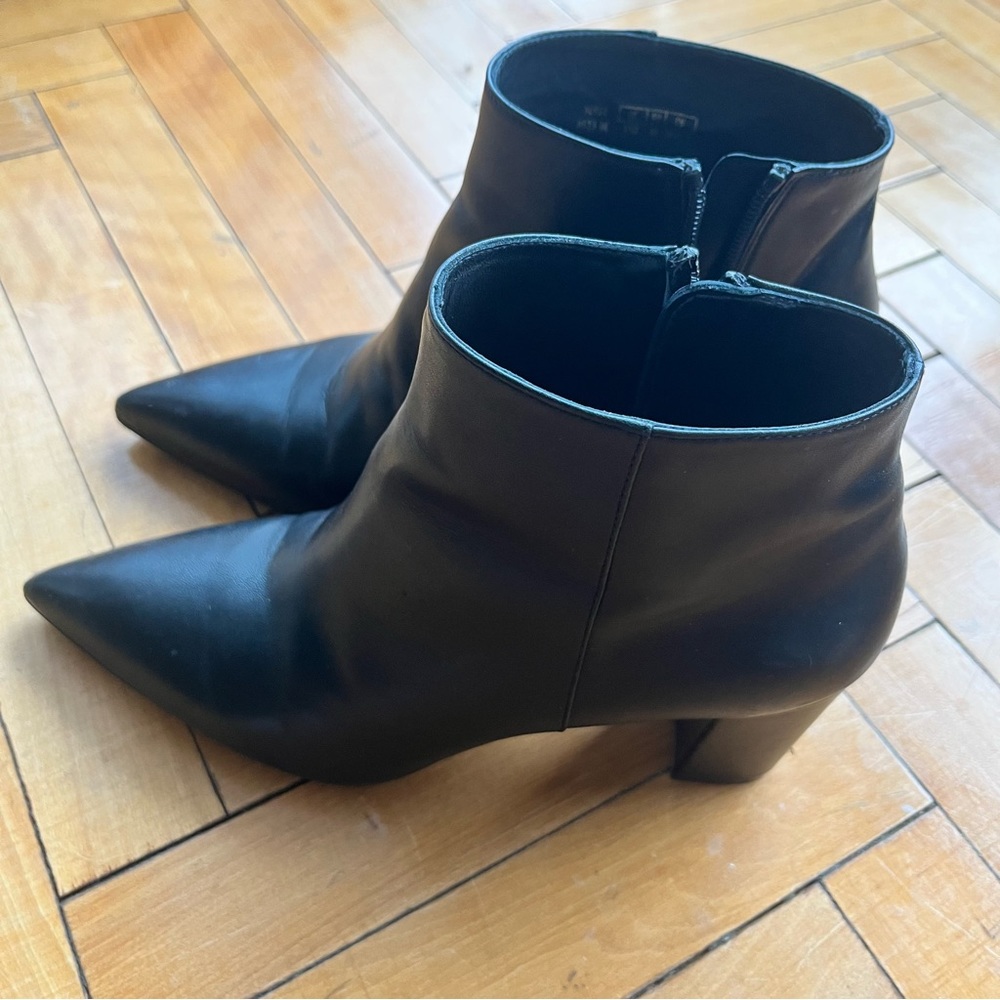 Stuart Weitzman Black Pointed Toe Heel Booties Si… - image 2